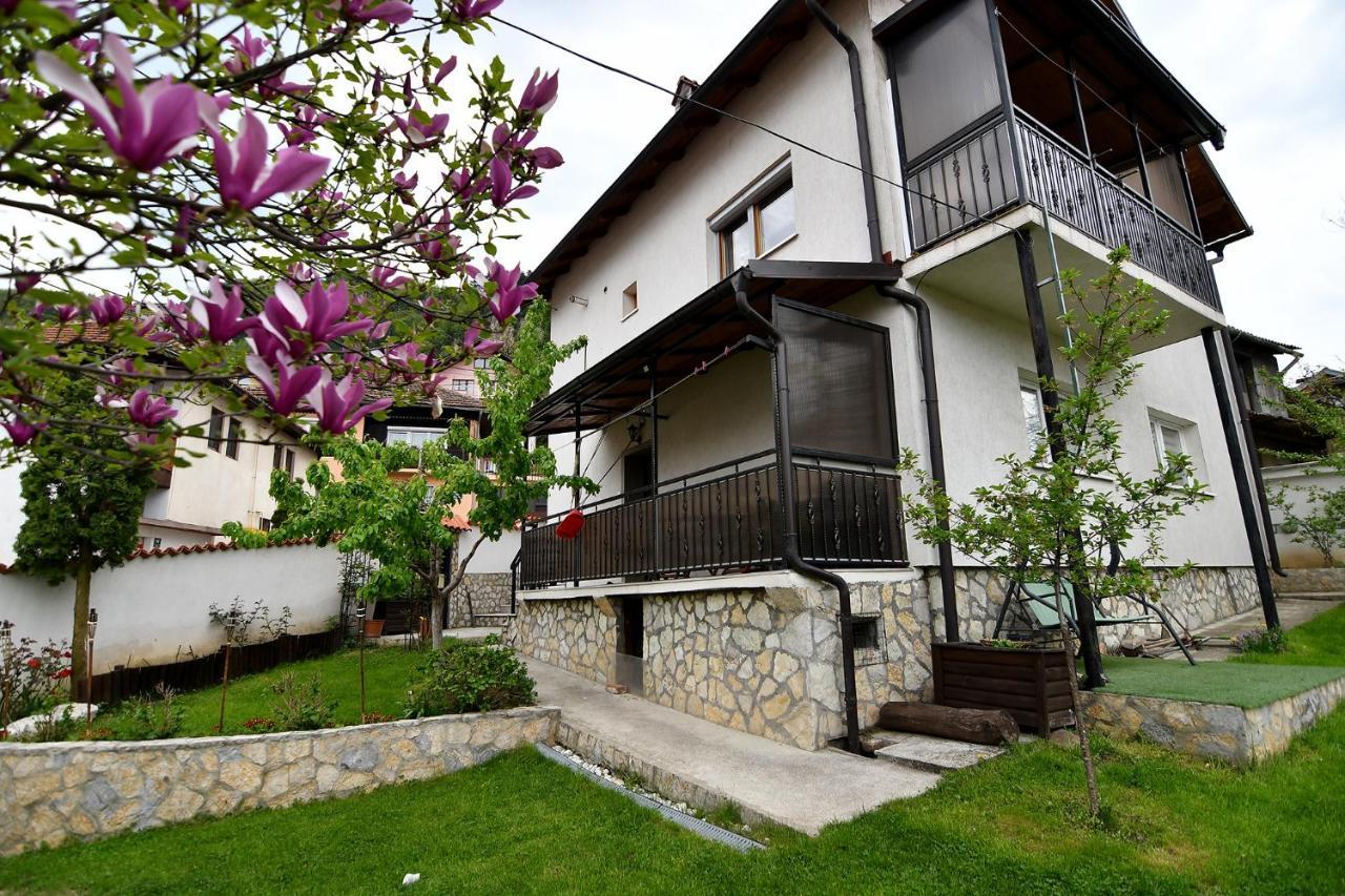 Garden Of Dreams & Free Private Parking Saraievo Exterior foto